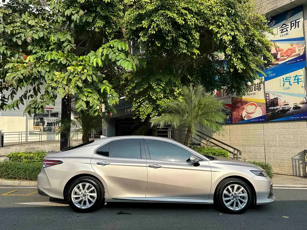 Toyota Camry — миниатюра 26