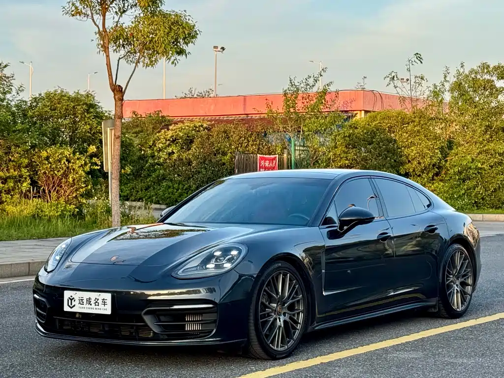 Porsche Panamera 2023