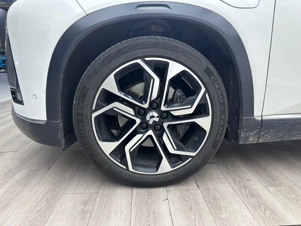 NIO ES8 2020 415KM мест