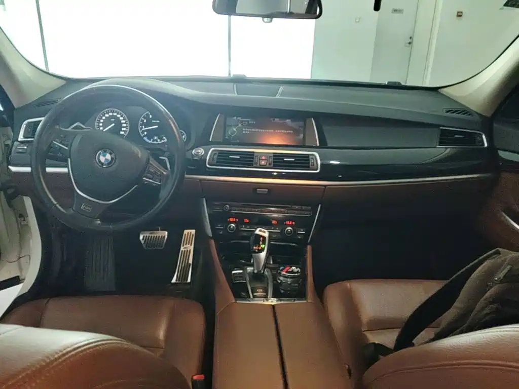 BMW 5 Series GT — миниатюра 14