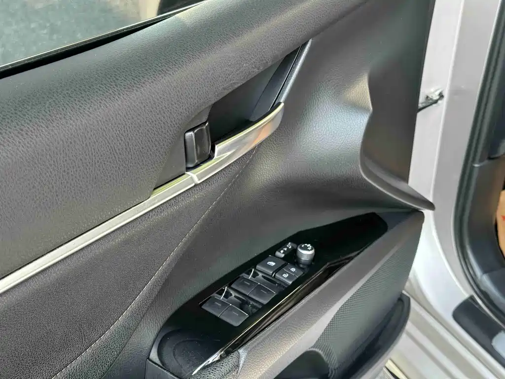 Toyota Camry — миниатюра 12