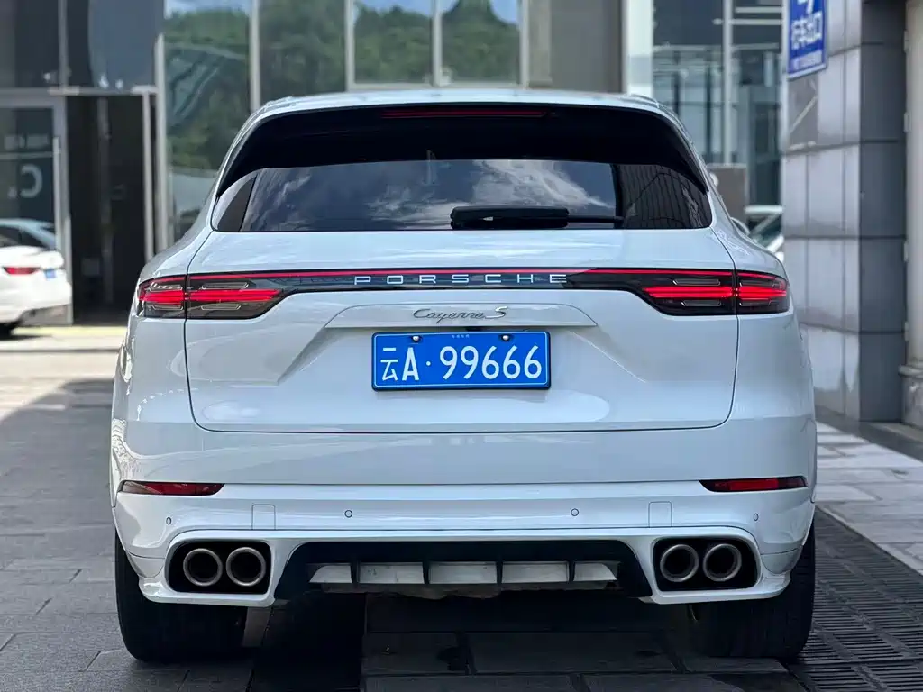 Porsche Cayenne — миниатюра 6