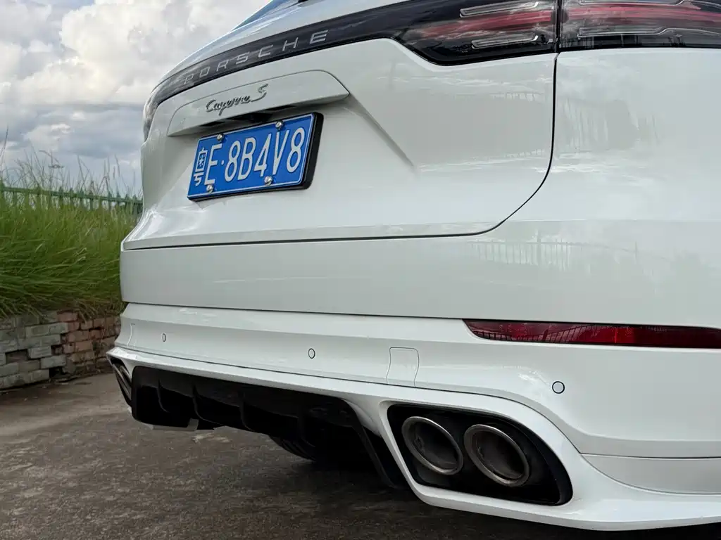 Porsche Cayenne — миниатюра 15
