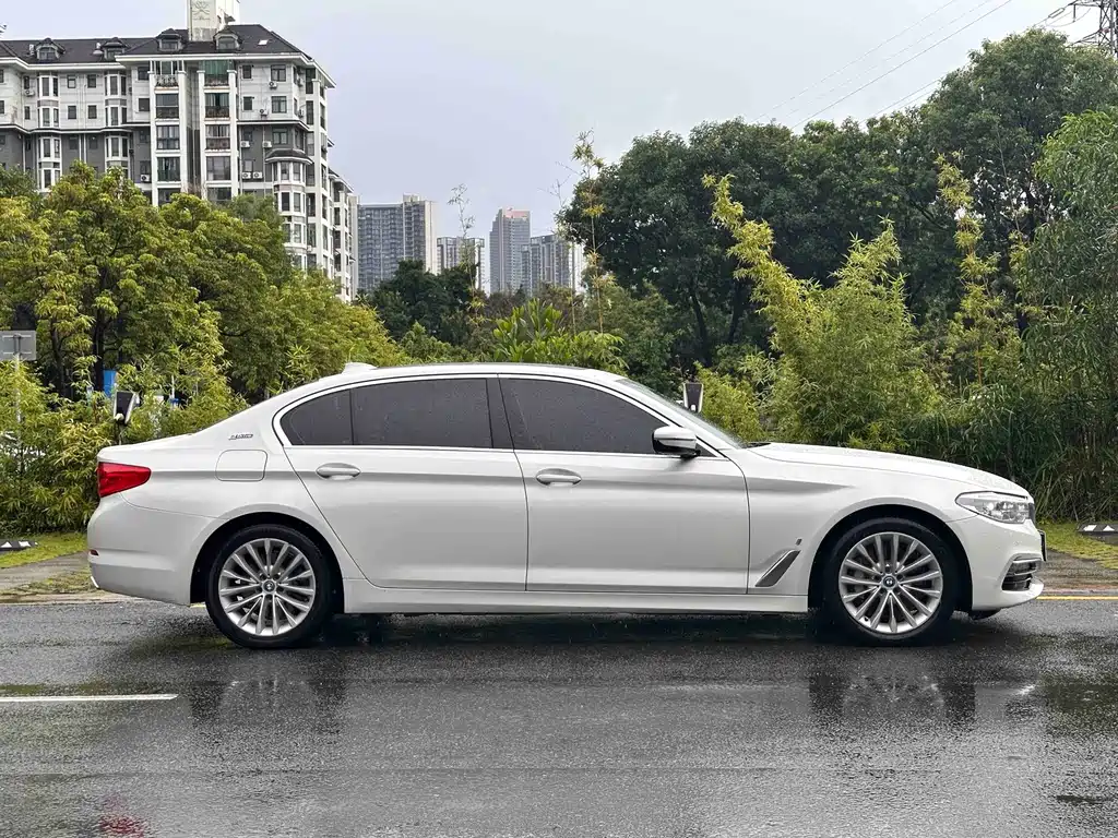 BMW 5 Series New Energy — миниатюра 17