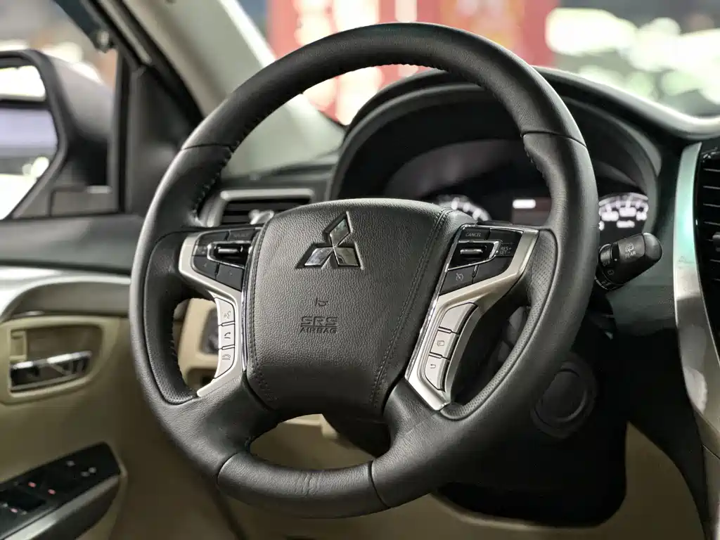 Mitsubishi Pajero Sport (Import) — миниатюра 24