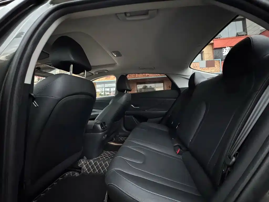 Hyundai Elantra — миниатюра 8