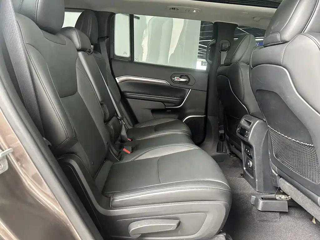 Jeep Grand Commander — миниатюра 9