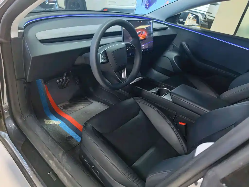 Tesla Model 3 — миниатюра 7