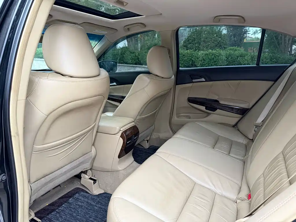Honda Accord — миниатюра 9