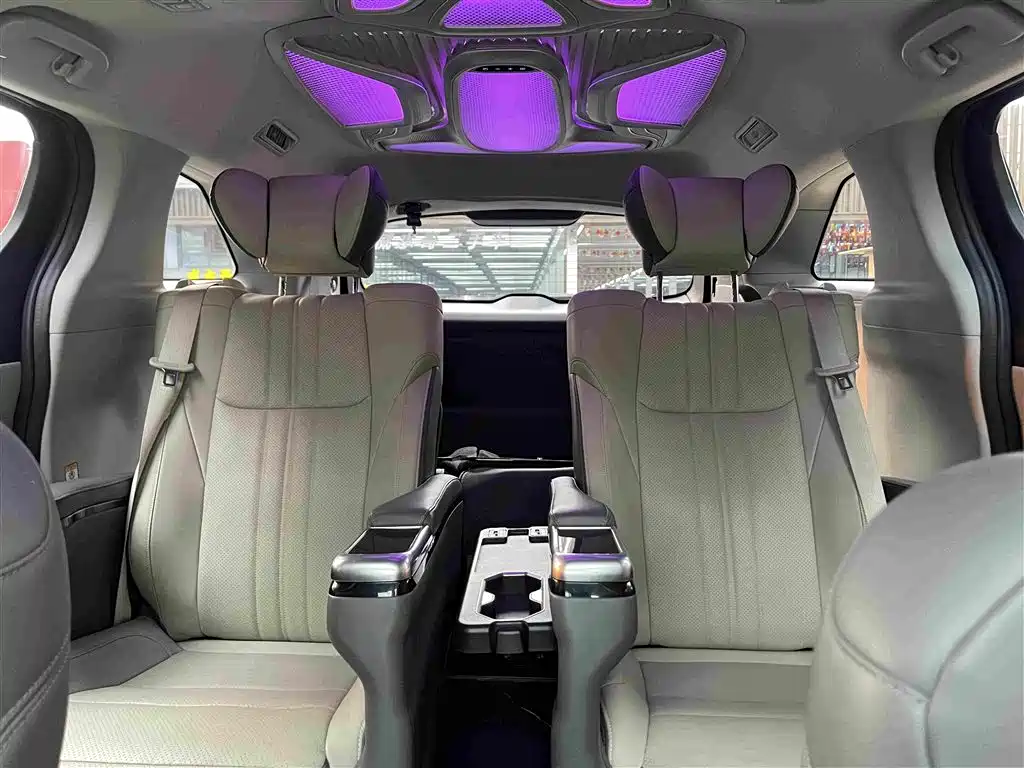 Toyota Sienna — миниатюра 18
