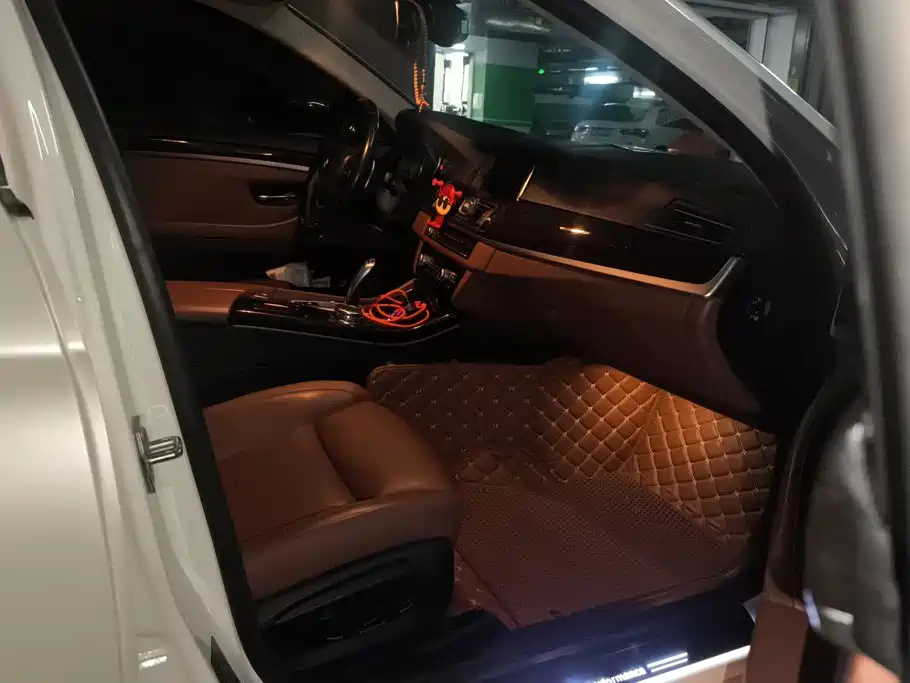 BMW 5 Series — миниатюра 8
