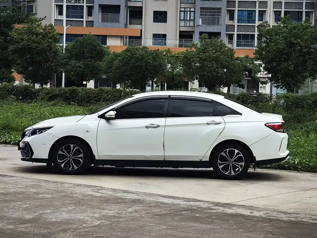 Venucia D60 EV — миниатюра 5