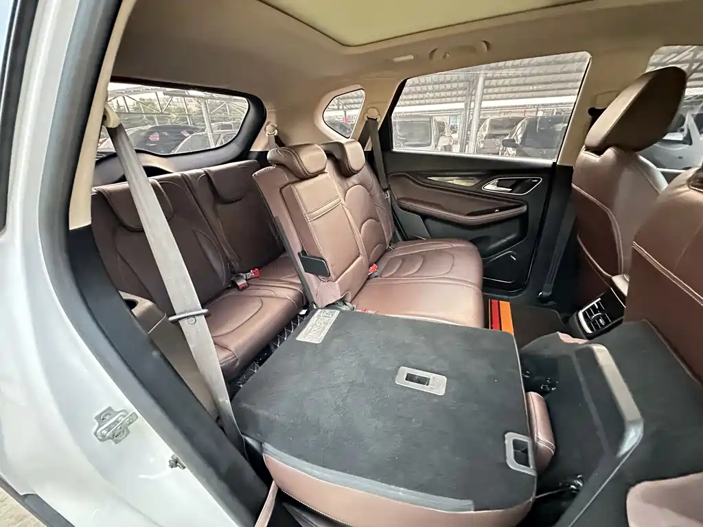 Baojun 560 2017 1.5T DCT Flagship 7 мест