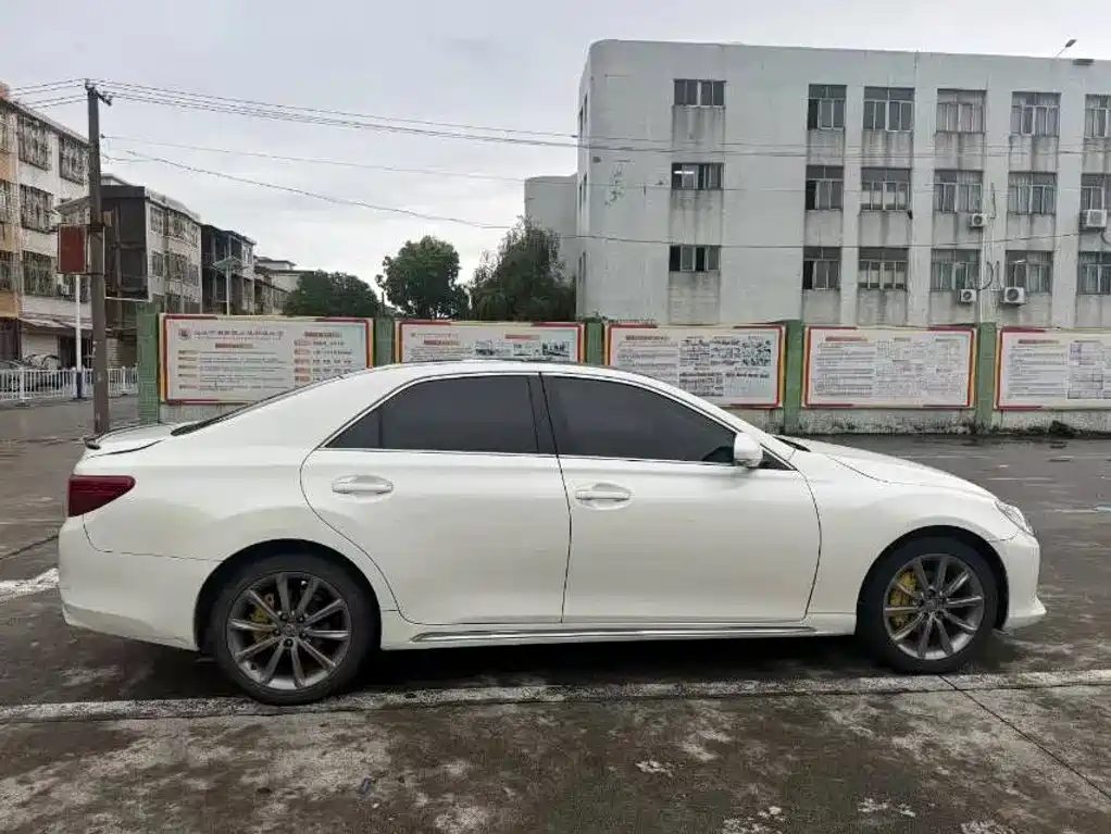 Toyota Reiz — миниатюра 9