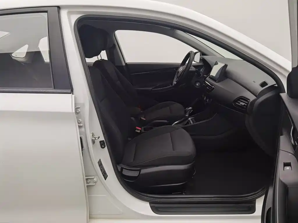 Hyundai Elantra — миниатюра 23