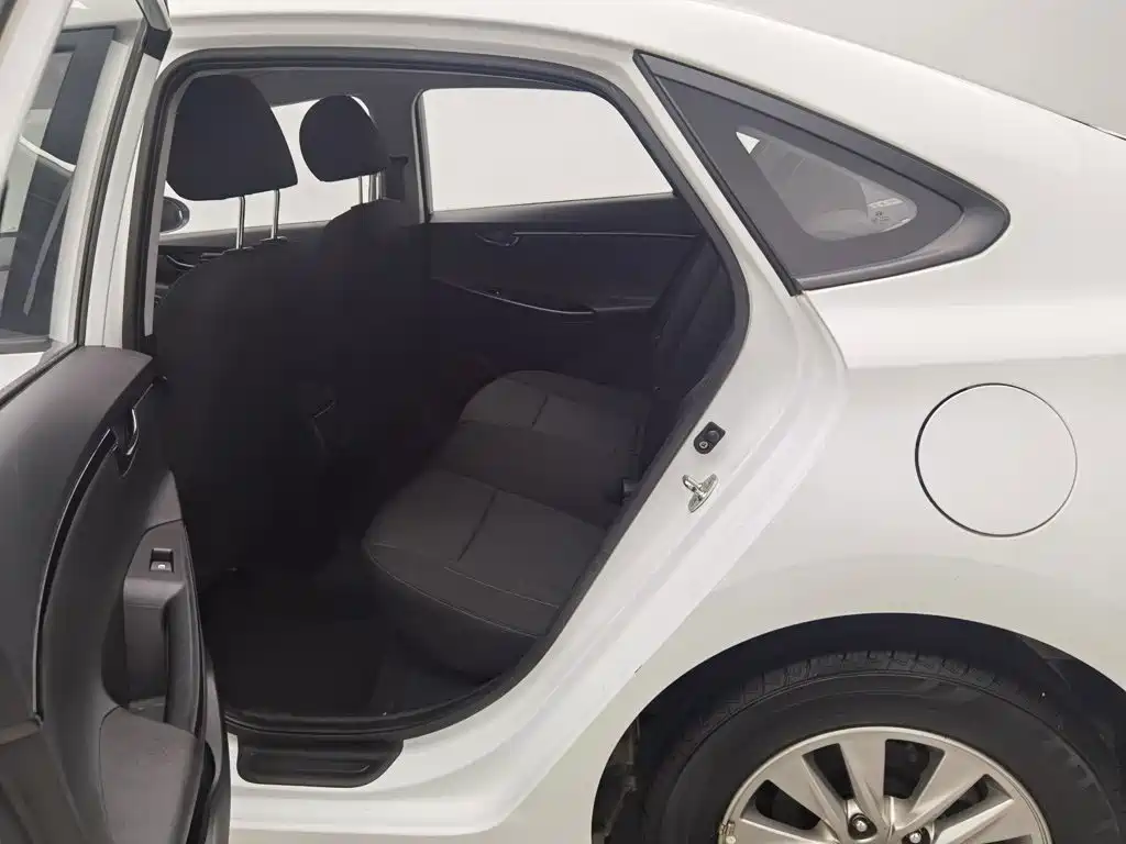 Hyundai Elantra — миниатюра 15