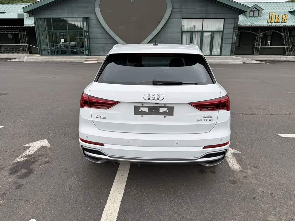 Audi Q3 1.4 л 2023 г. Белый, пробег 41000 км
