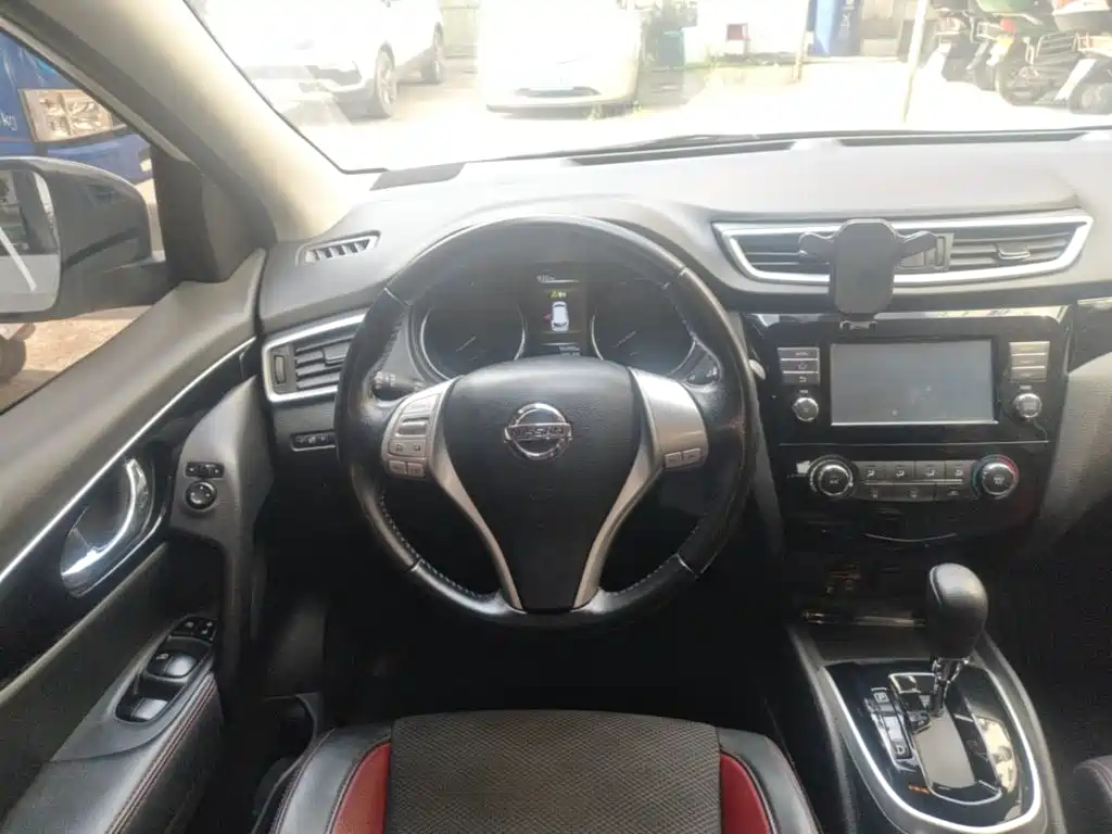 Nissan Qashqai 2017 2.0L CVT Smart V