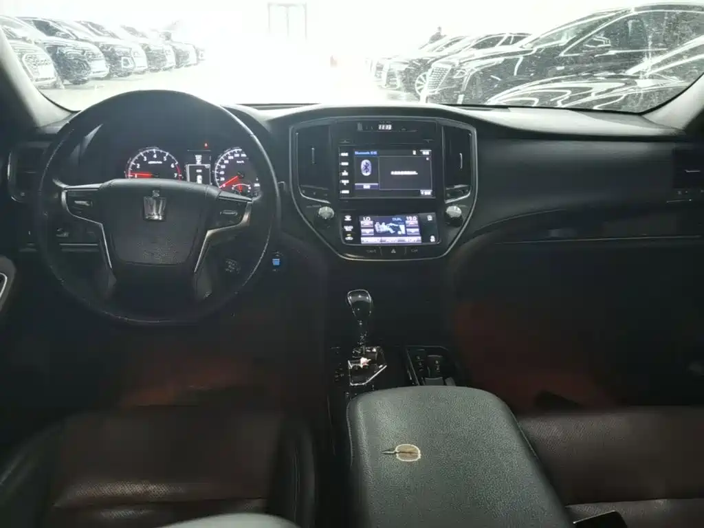 Toyota Crown 2018 2.0T Sport