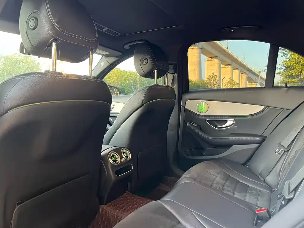 Mercedes-Benz C-Class — миниатюра 6