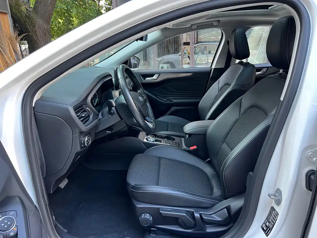 Ford Focus — миниатюра 8