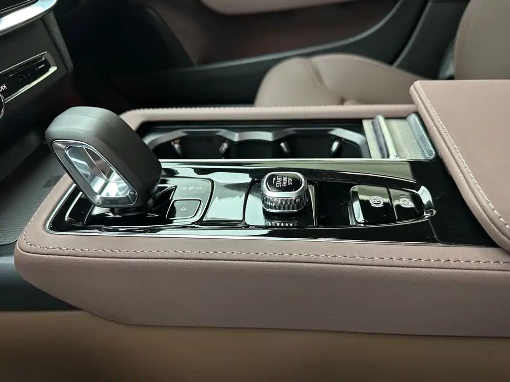 Volvo S90 — миниатюра 36