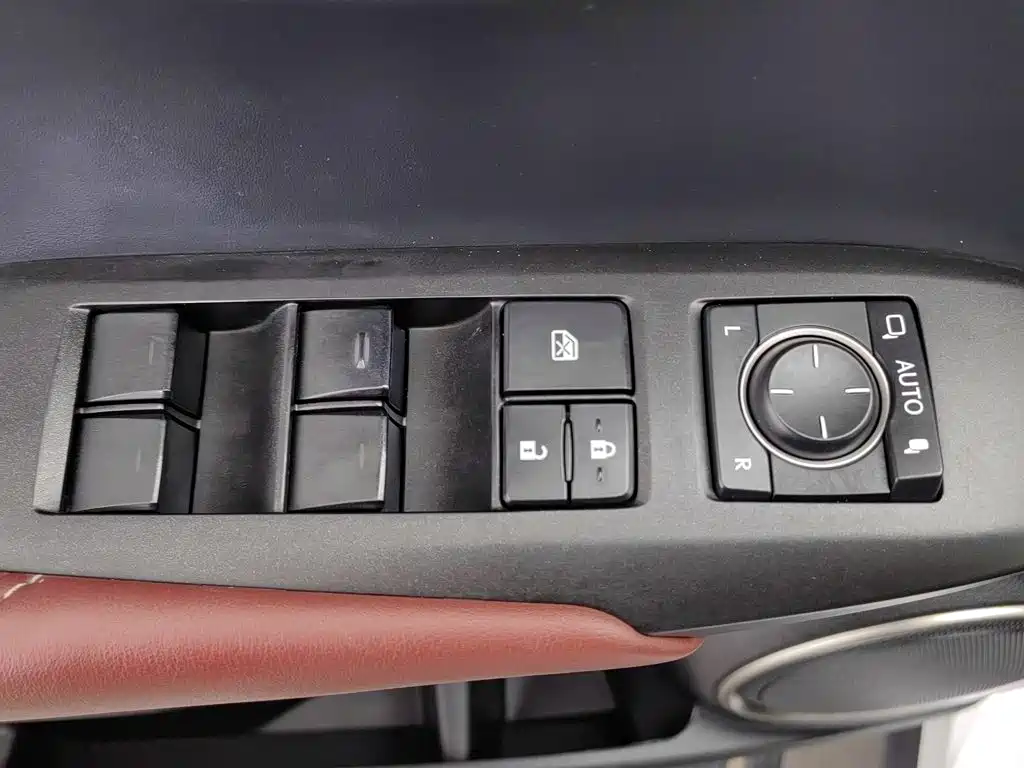 Lexus NX — миниатюра 9