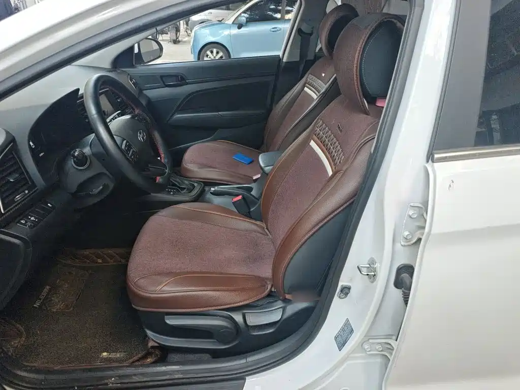 Hyundai Elantra — миниатюра 11