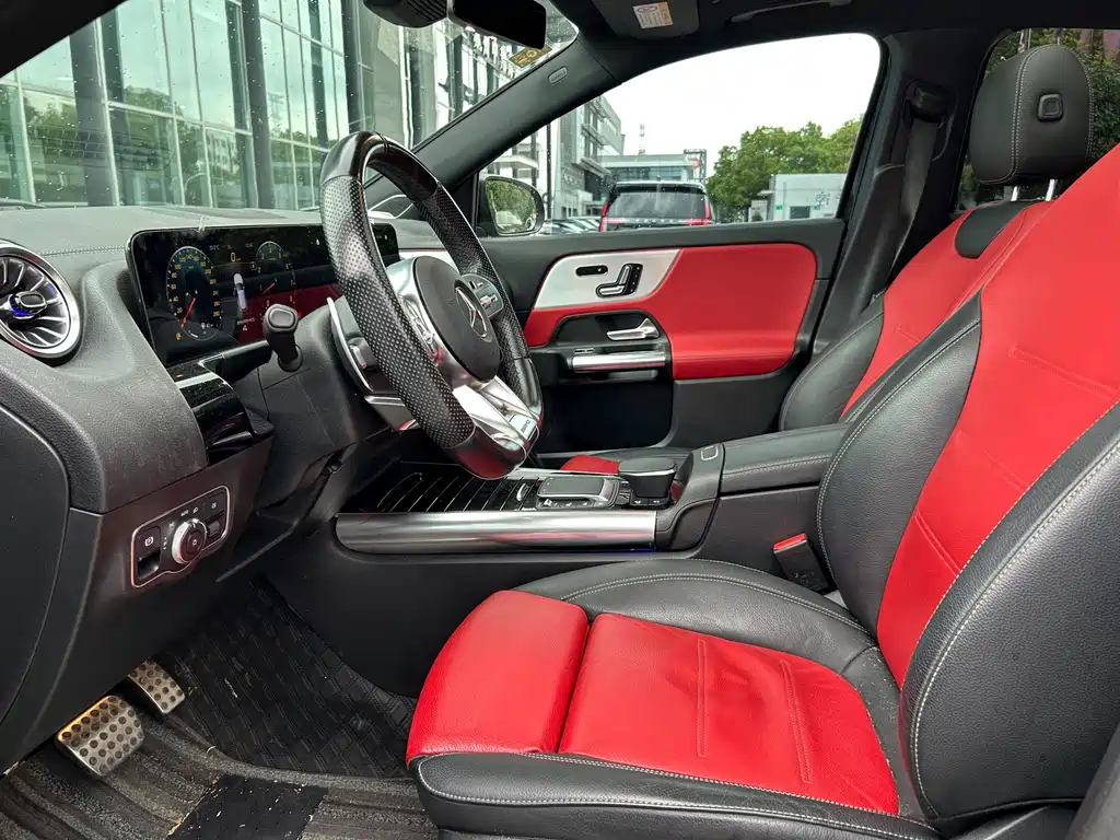 Mercedes-Benz GLA AMG — миниатюра 8