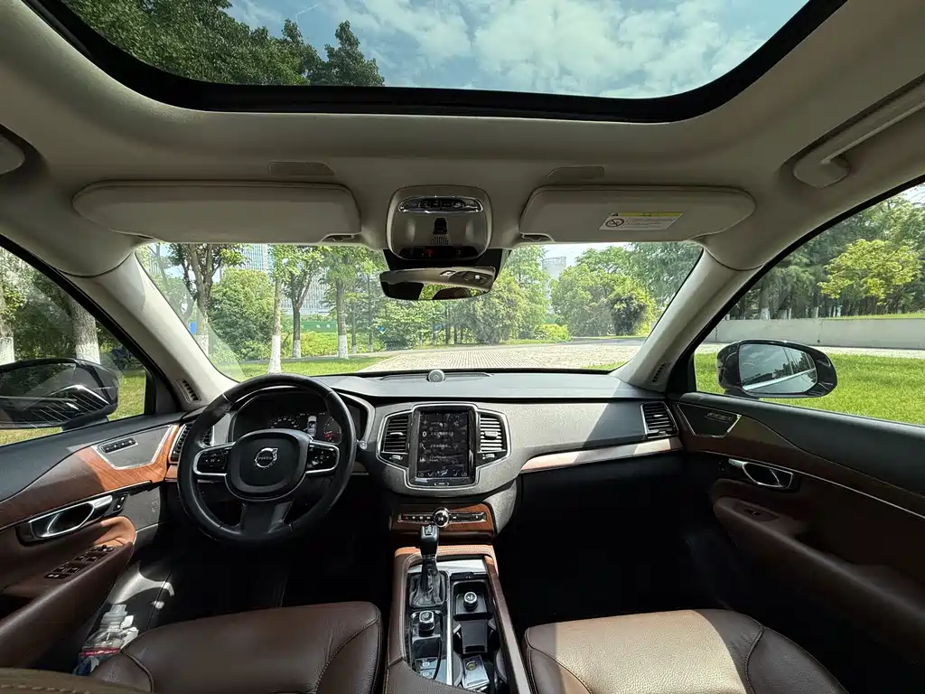 Volvo XC90 2018 T6 5 мест