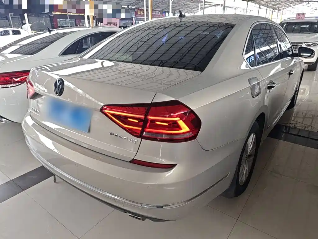Volkswagen Passat — миниатюра 7