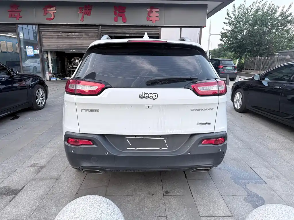 Jeep Cherokee — миниатюра 12