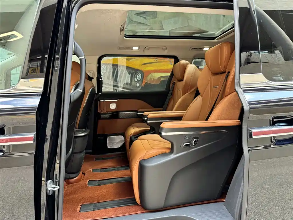 Hongqi HQ9 2023 2.0T