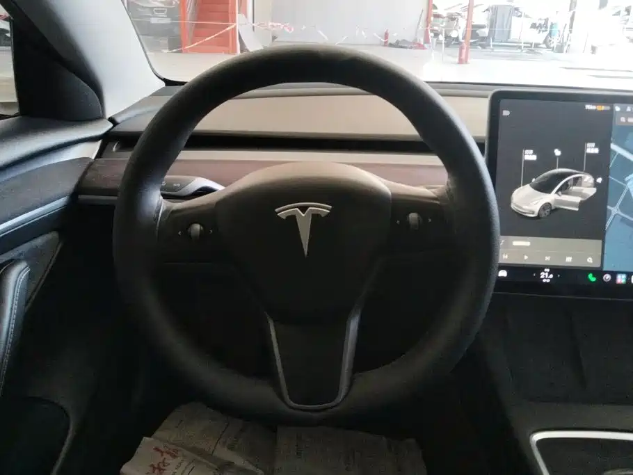 Tesla Model 3 — миниатюра 15