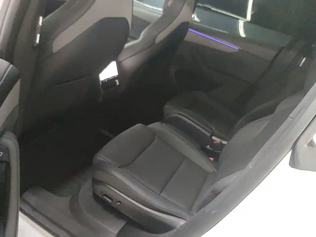 Tesla Model Y L — миниатюра 17