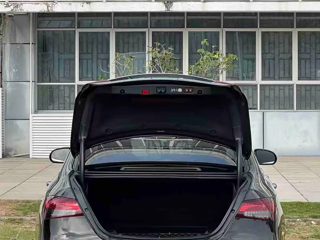 Mercedes-Benz E-Class E 2023 E 300 L Fashion