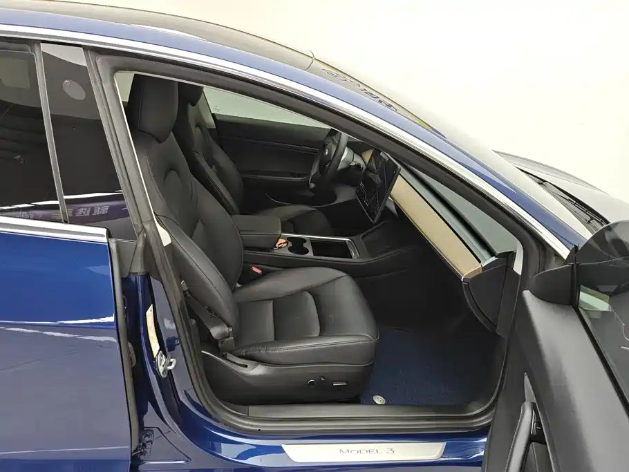 Tesla Model 3 — миниатюра 8
