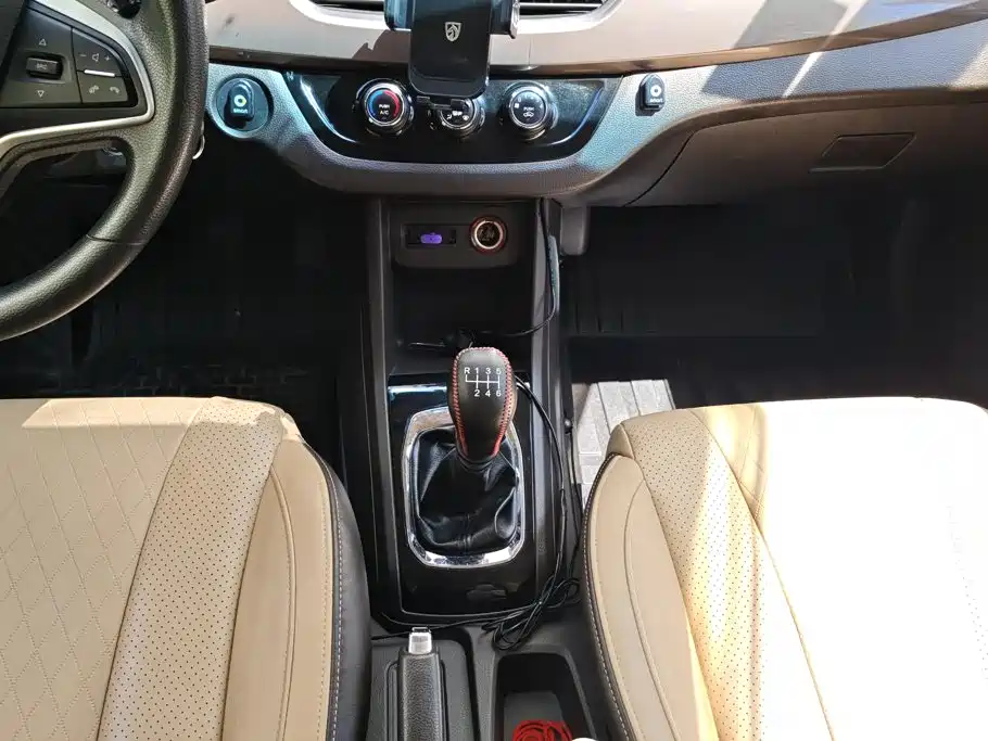 Baojun 310W — миниатюра 16