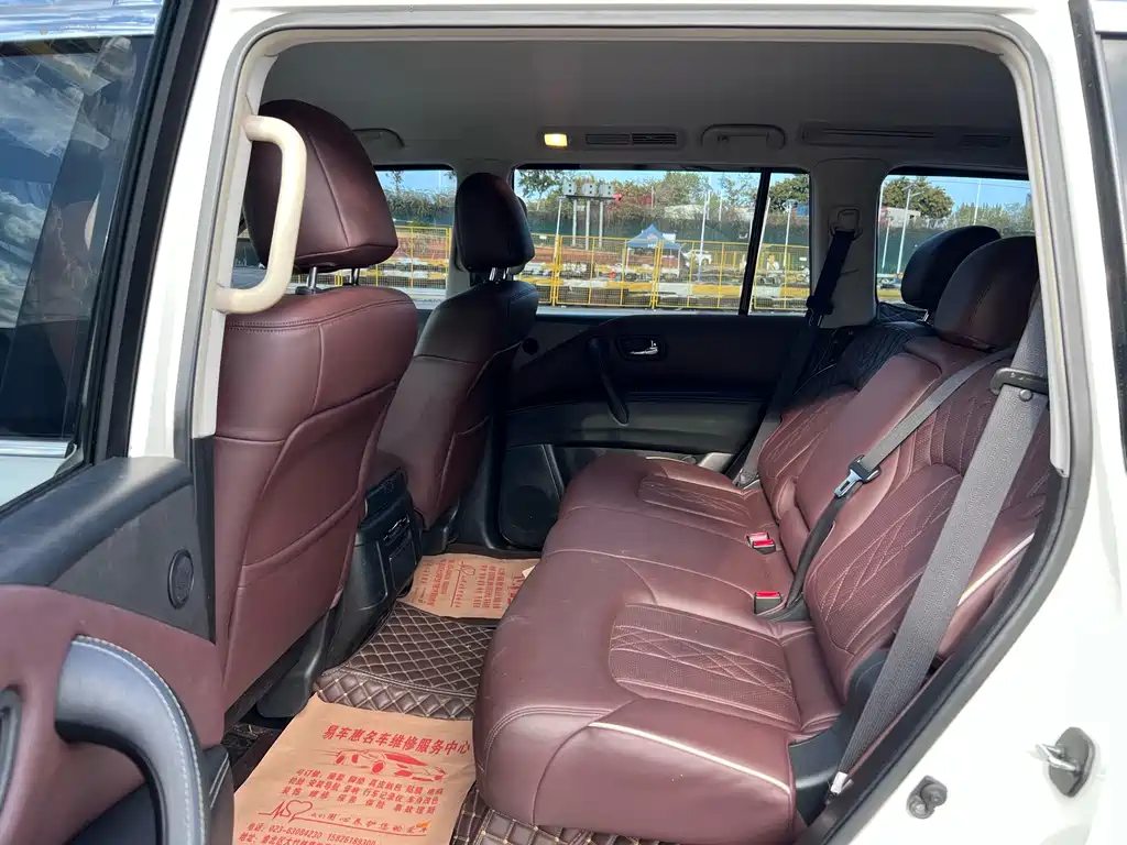 Nissan Patrol — миниатюра 9