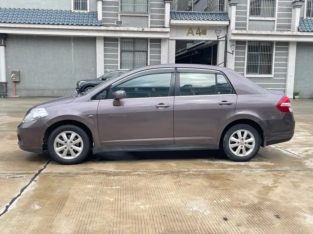 Nissan Tiida 2008 1.6L AT Luxury