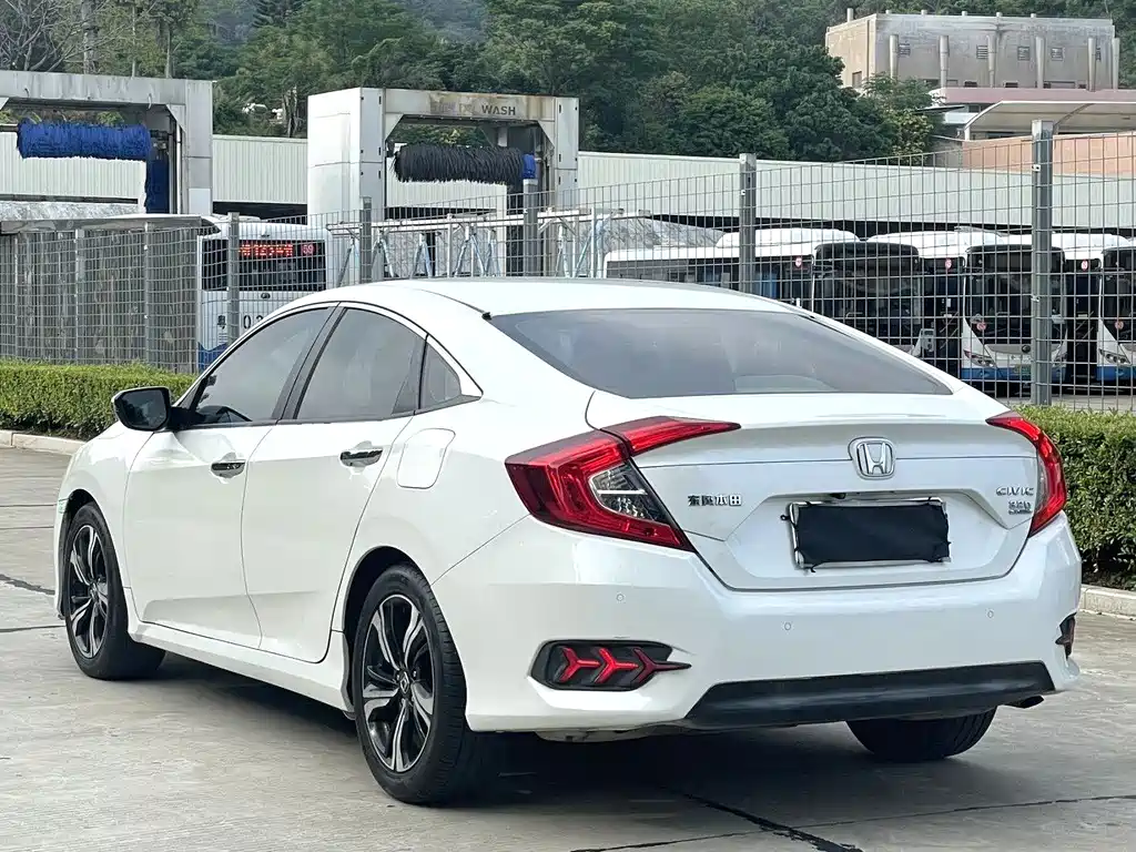 Honda Civic 2016 220TURBO CVT Luxury
