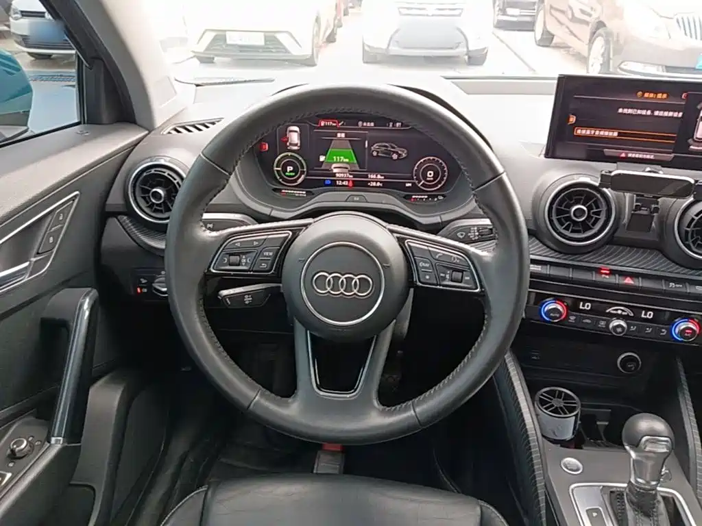 Audi Q2L e-tron — миниатюра 11