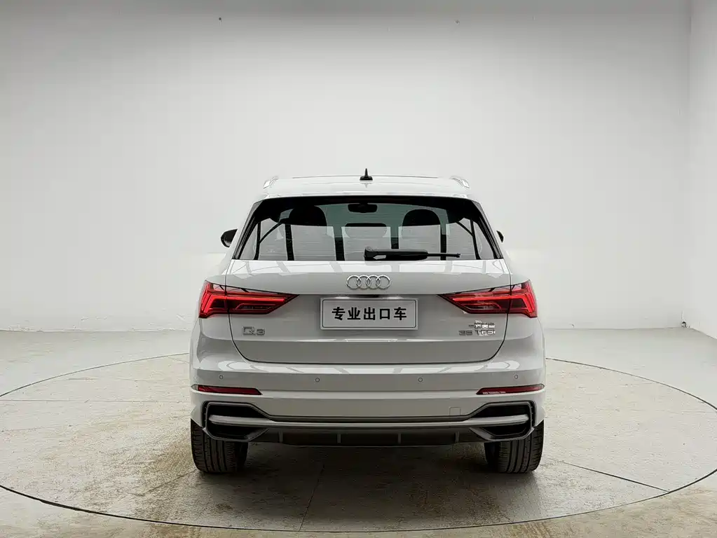 Audi Q3 2023 35 TFSI Fashion (1.4T)