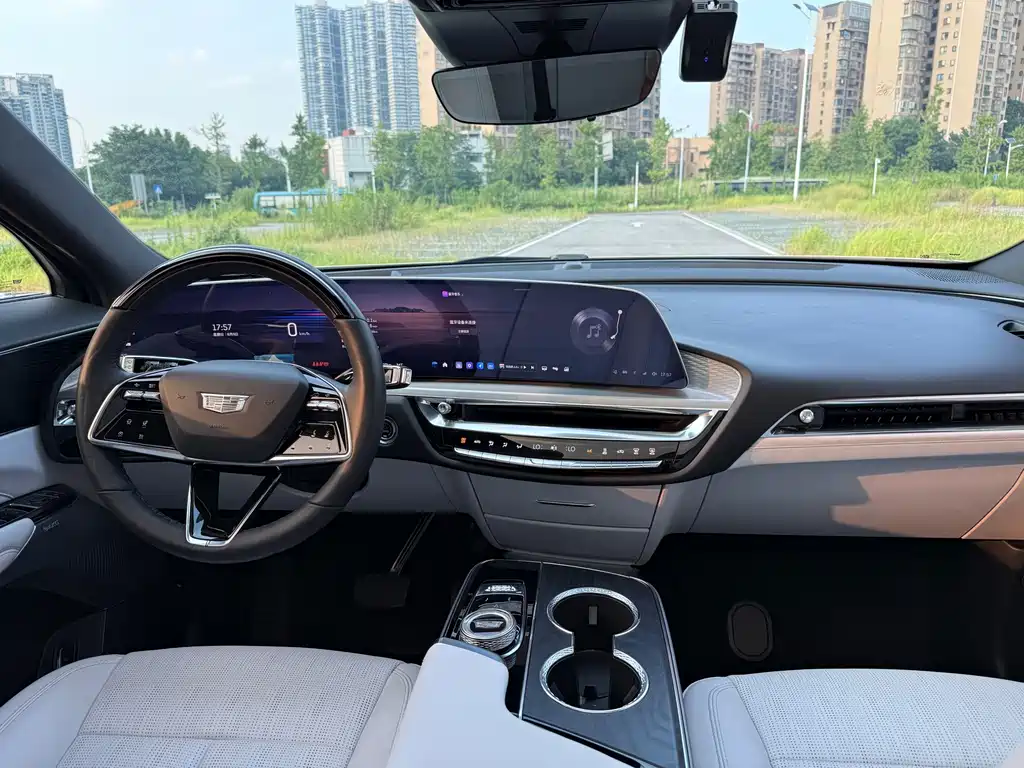 Cadillac Lyriq — миниатюра 6