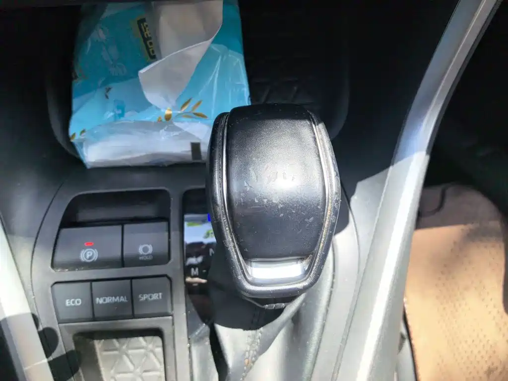 Toyota RAV4 — миниатюра 10