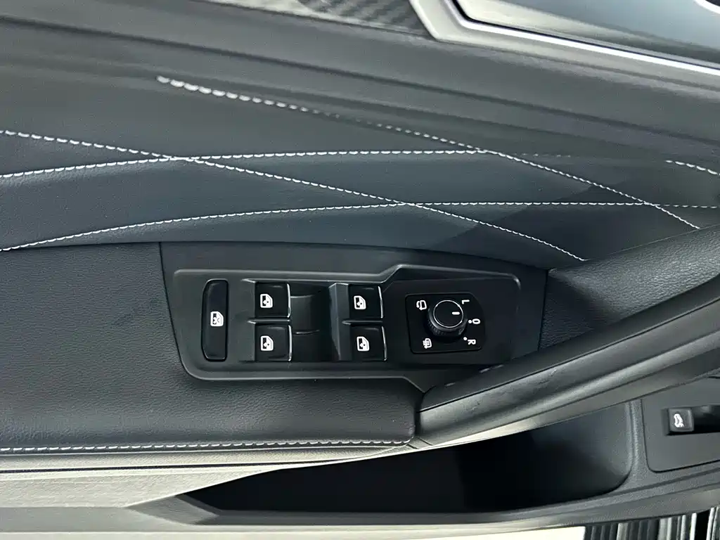 Volkswagen Tiguan L L 2024 330TSI AT R-Line