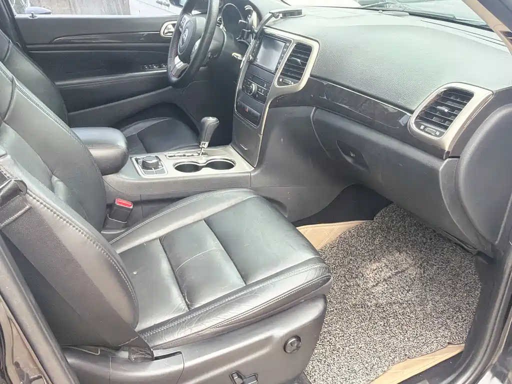 Jeep Grand Cherokee (Import) — миниатюра 10