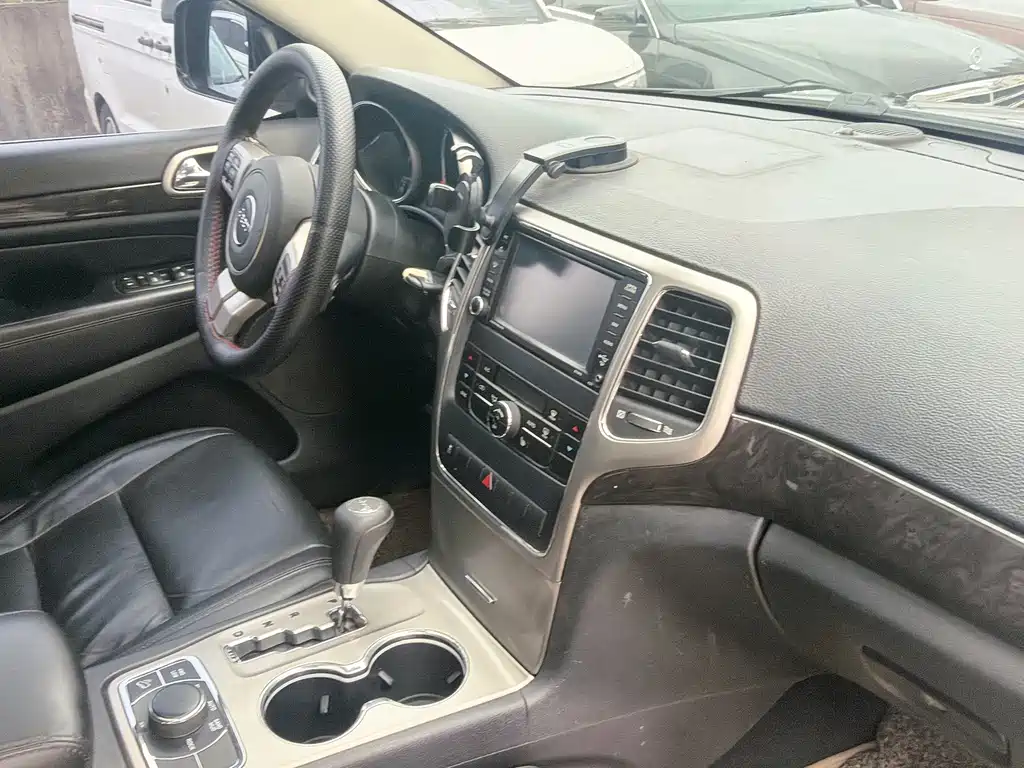 Jeep Grand Cherokee (Import) — миниатюра 11