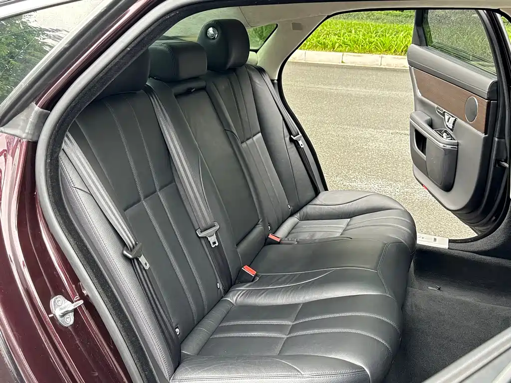 Jaguar XJ — миниатюра 17