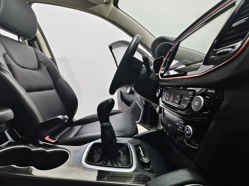 Geely Vision X6 — миниатюра 15